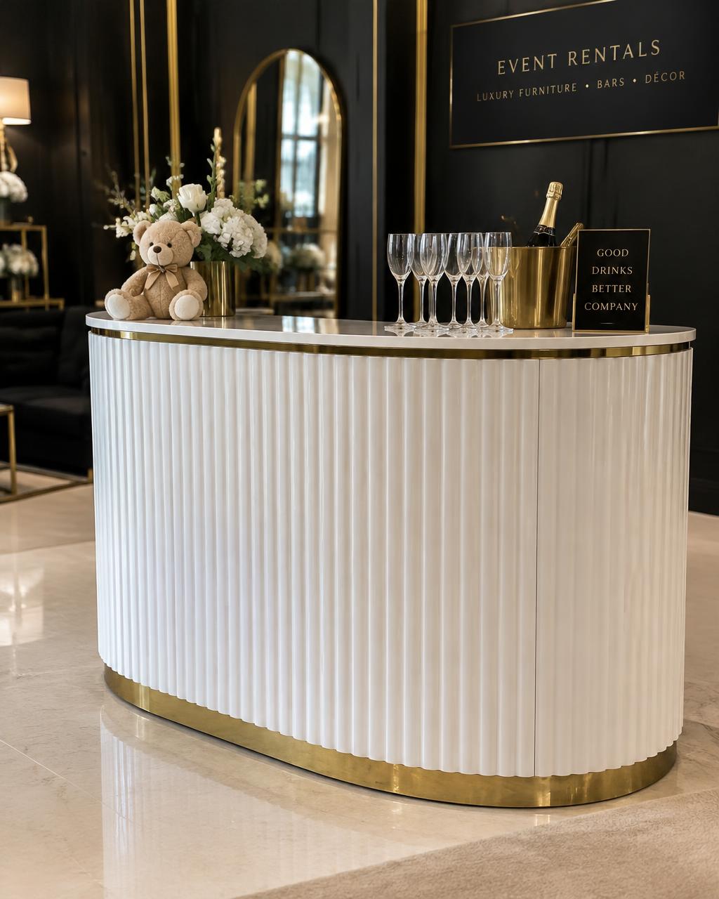 Bar blanc cannelé élégant disponible à la location